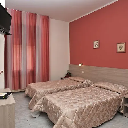 מלון Piccadilly 3*