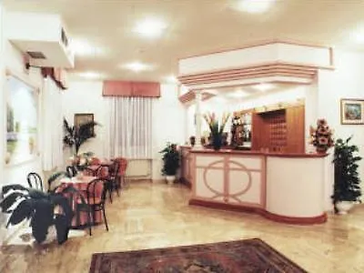 Piccadilly Hotel